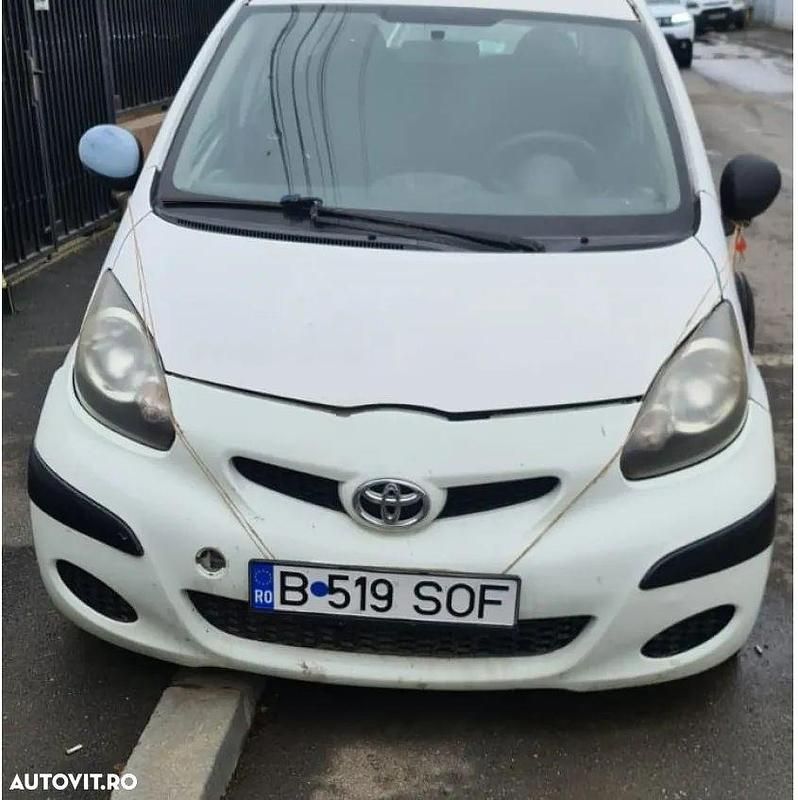 Culoarealb Utilizat 2011 Toyota Aygo Hatchback | 4.419 EUR - Imagine 1/4