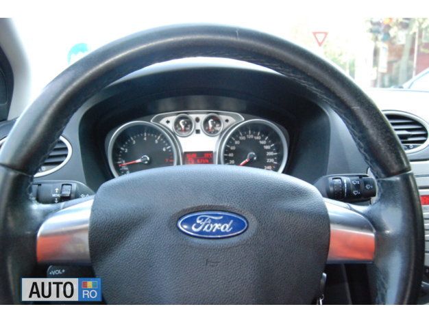 Second-hand Ford Focus 85 CP (62 kW) 2009 Rosu Hatchback