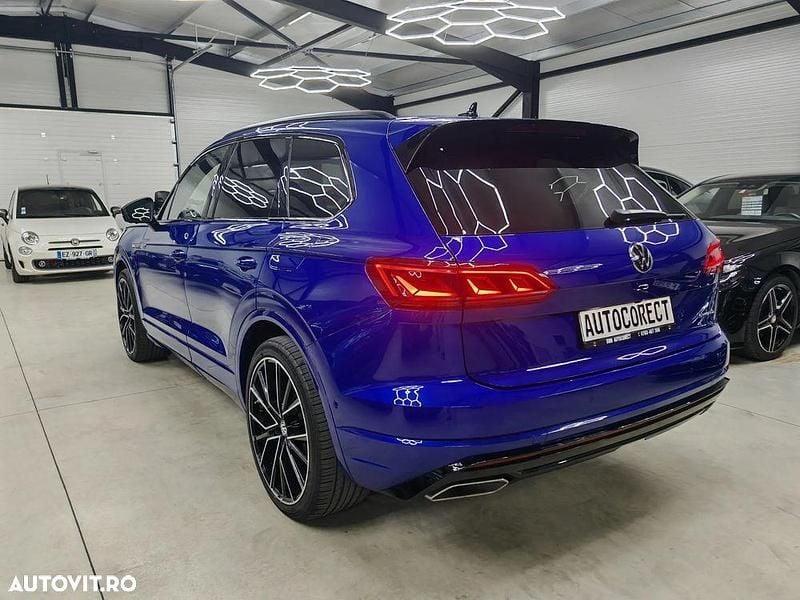 Second-hand VW Touareg 462 CP (339 kW) 2021 Culoarealbastru SUV