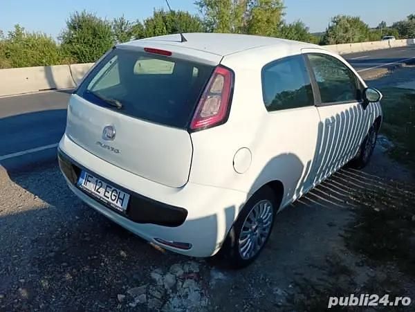 Utilizat 2011 Fiat Grande Punto Hatchback | 5.000 EUR - Imagine 1/4