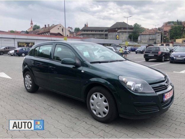 Verde Utilizat 2004 Opel Astra Hatchback | 2.290 EUR (Puțin scump) - Imagine 1/4