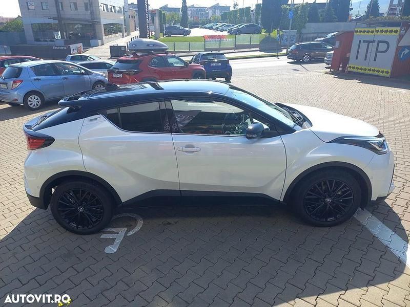 Second-hand Toyota C-HR 184 CP (135 kW) 2023 Culoarealb SUV