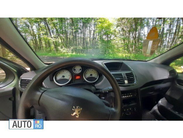 Second-hand Peugeot 207 70 CP (51 kW) 2007 Verde Hatchback