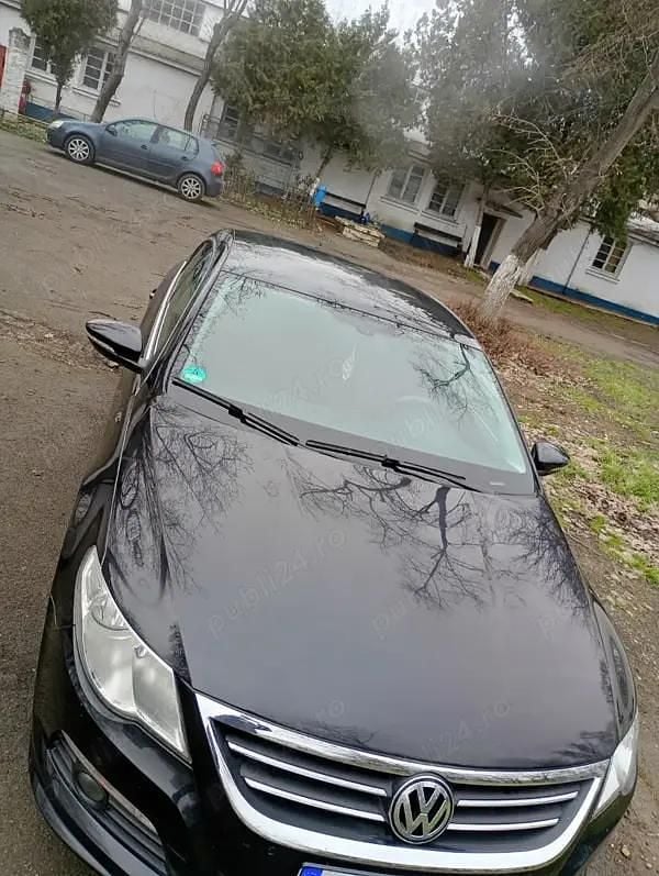 Second-hand VW Passat R-line 143 CP (105 kW) 2011 Berlinǎ