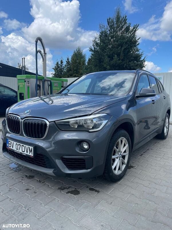 Gri Utilizat 2017 BMW X1 Advantage SUV | 14.200 EUR (Preț bun) - Imagine 1/4