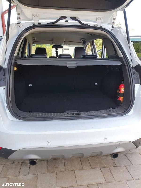 Second-hand Ford Kuga 163 CP (119 kW) 2011 Culoarealb SUV