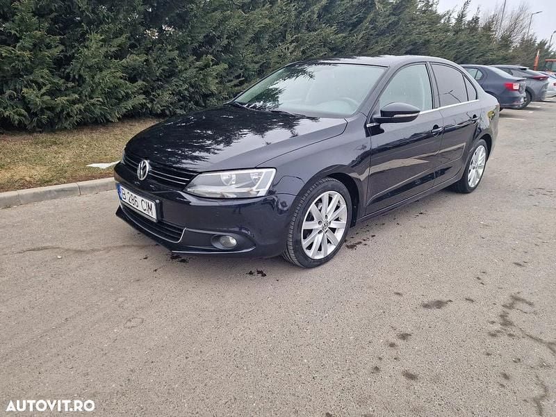 Second-hand VW Jetta Highline 105 CP (77 kW) 2011 Culoarenegru Berlinǎ