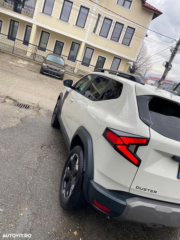 Culoarebej Utilizat 2024 Dacia Duster Journey SUV | 24.000 EUR (Scump) - Imagine 1/4