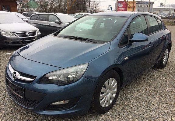 Albastru metalizat Utilizat 2013 Opel Astra Hatchback | 6.890 EUR (Puțin scump) - Imagine 1/4