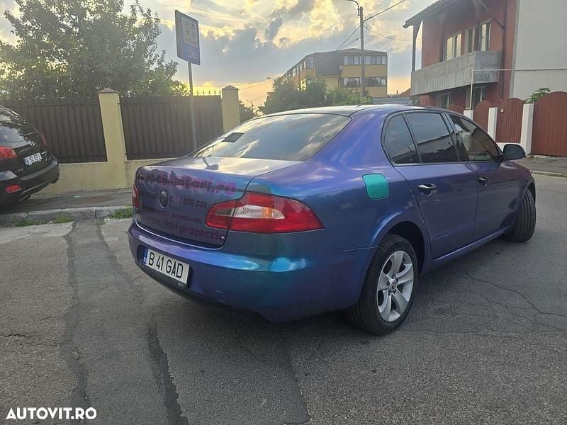 Culoarenegru Second-hand 2011 Skoda Superb Comfort Break | 6.300 EUR (Preț OK) - Imagine 1/4