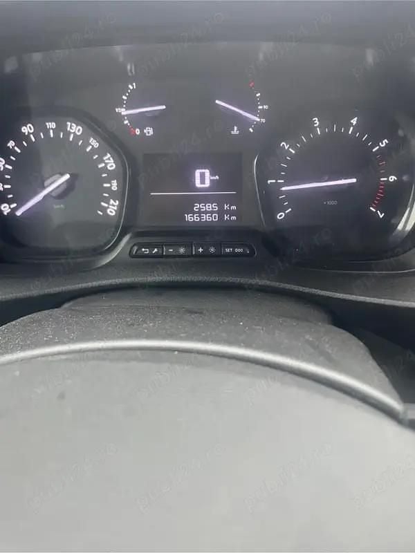 Second-hand Opel Vivaro 115 CP (84 kW) 2021 Monovolum