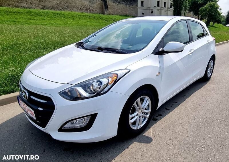 Alb Utilizat 2015 Hyundai i30 Comfort Hatchback | 6.190 EUR (Preț bun) - Imagine 1/4
