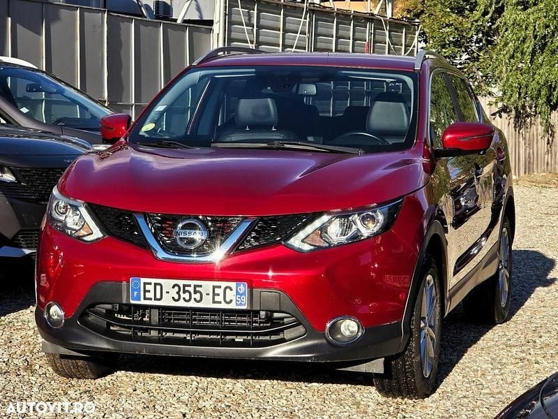 Culoarerosu Utilizat 2016 Nissan Qashqai Tekna SUV | 10.799 EUR (Preț bun) - Imagine 1/4
