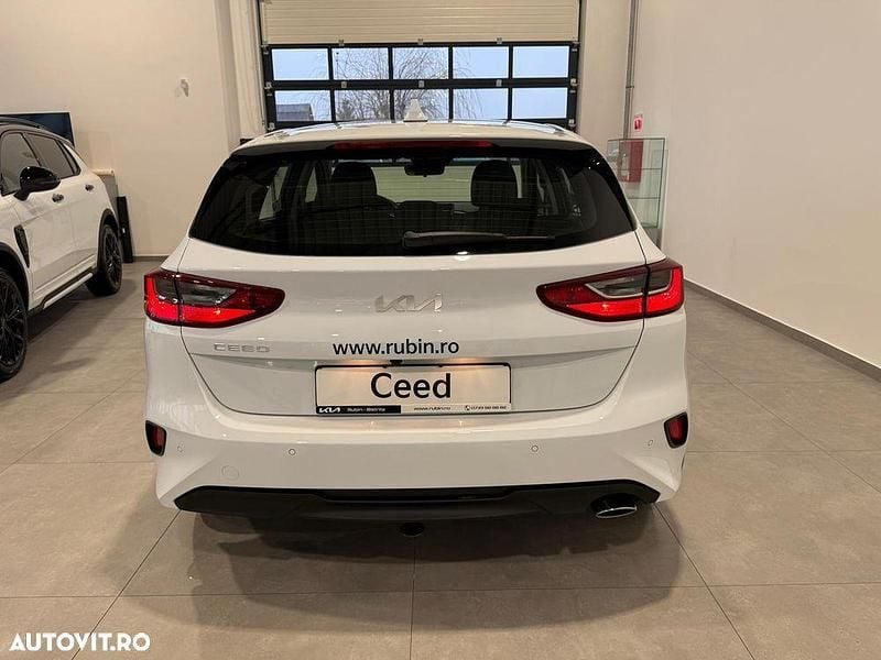 Nouă Kia Ceed Best 140 CP (102 kW) 2025 Culoarealb Hatchback