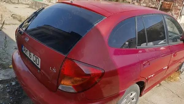 Second-hand Kia Rio 93 CP (68 kW) 2001 Rosu Hatchback
