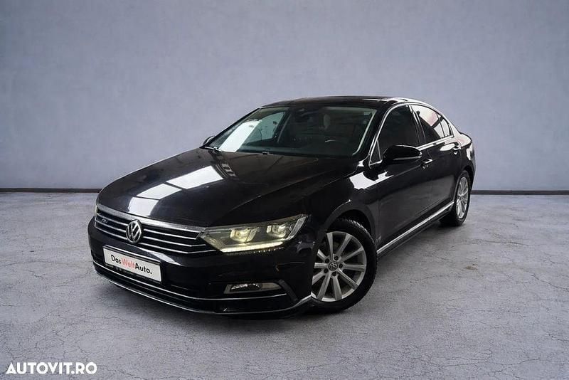 Negru metalic perleffect Second-hand 2015 VW Passat Highline Berlinǎ | 10.650 EUR (Preț OK) - Imagine 1/4