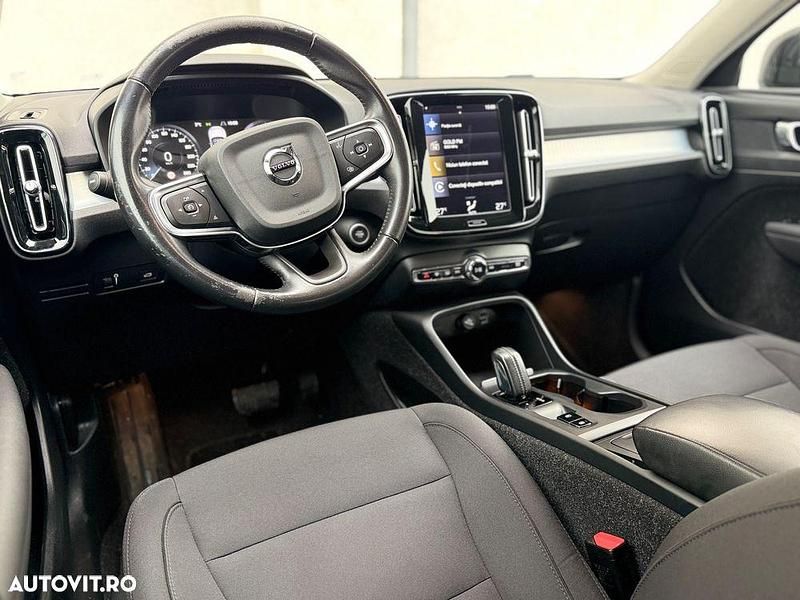 Second-hand Volvo XC40 Momentum 129 CP (94 kW) 2020 Culoarenegru SUV