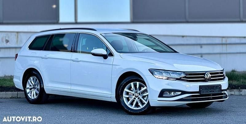 Culoarealb Utilizat 2022 VW Passat Elegance Break | 13.890 EUR (Super Preț) - Imagine 1/4