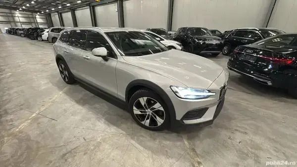 Alb Utilizat 2020 Volvo V60 CC Break | 29.500 EUR - Imagine 1/4