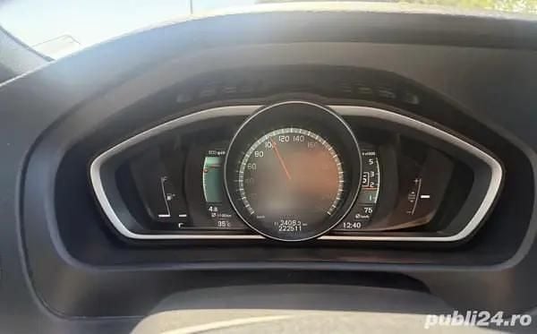Utilizat 2018 Volvo V40 R-Design Break | 8.990 EUR (Preț OK) - Imagine 1/4