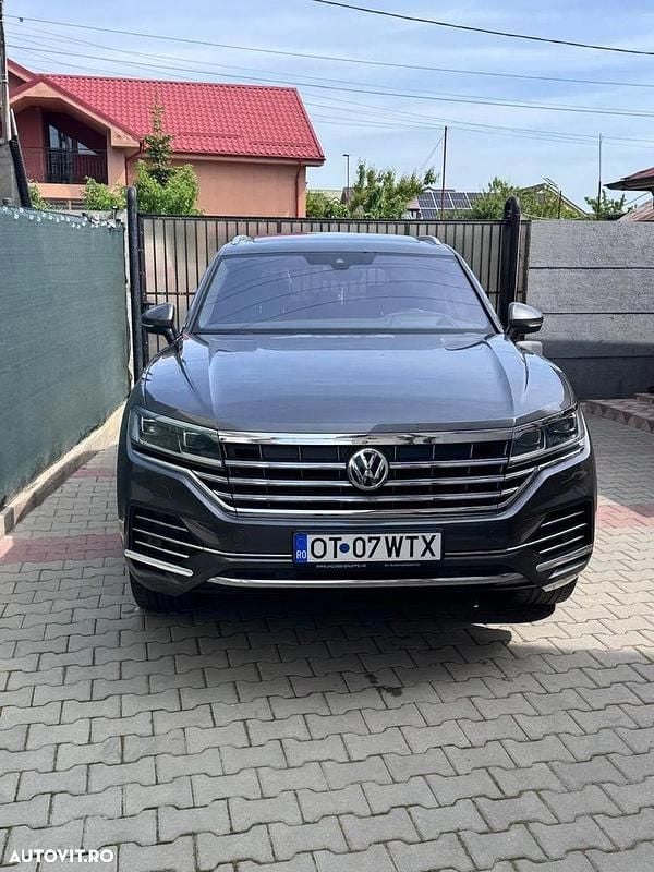 Culoaregri Utilizat 2019 VW Touareg Elegance SUV | 31.900 EUR - Imagine 1/4