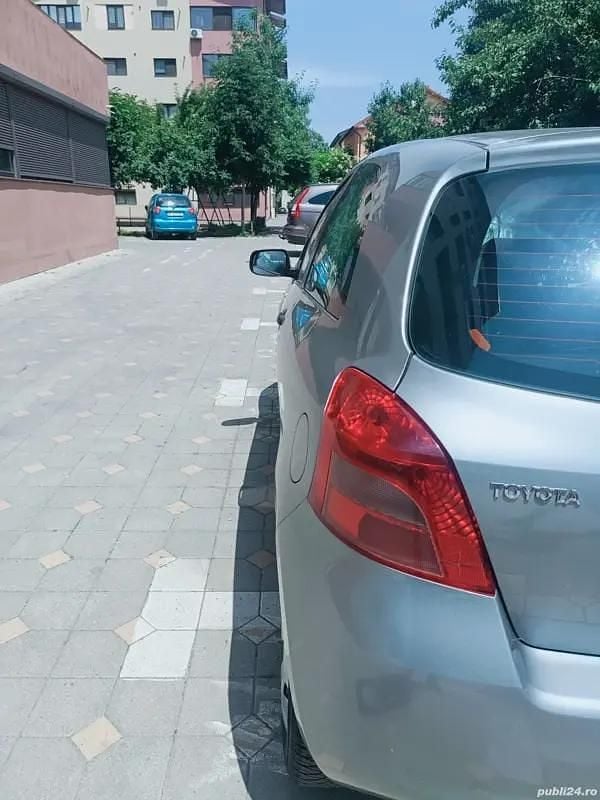 Second-hand Toyota Yaris 69 CP (50 kW) 2007 Argintiu Hatchback