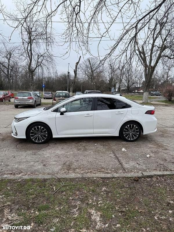 Second-hand Toyota Corolla 140 CP (102 kW) 2025 Culoarealb Berlinǎ