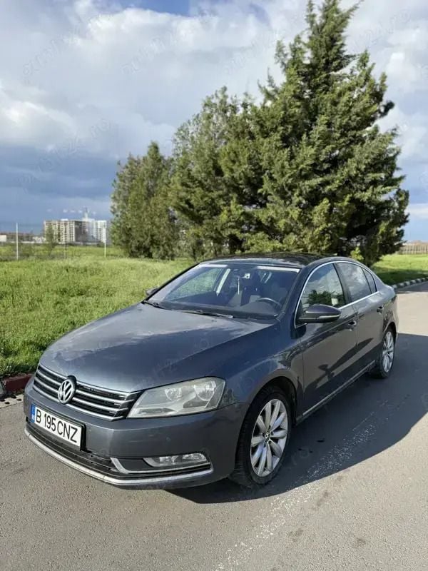 Gri Utilizat 2012 VW Passat Berlinǎ | 4.800 EUR (Super Preț) - Imagine 1/4