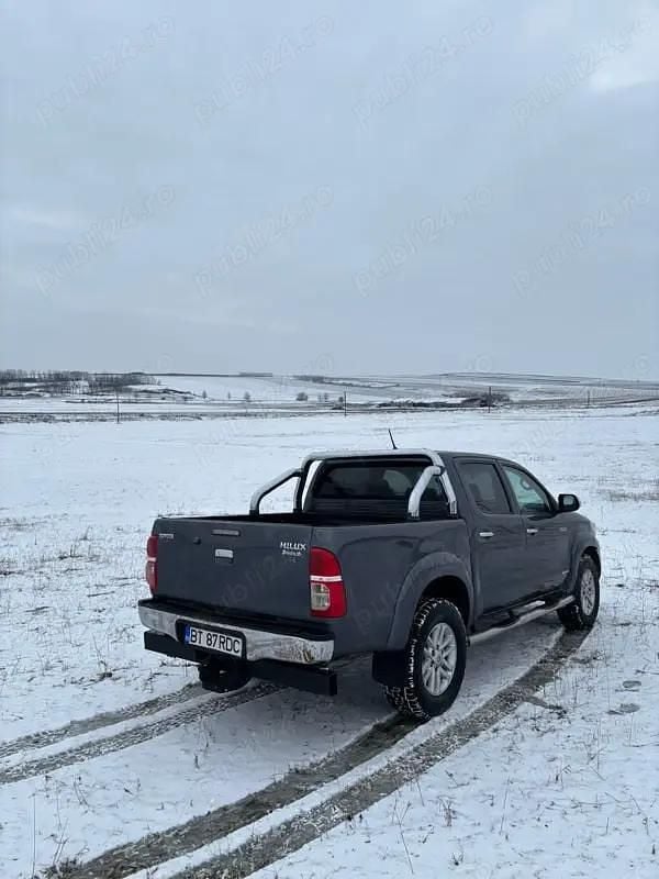 Second-hand Toyota HiLux 177 CP (130 kW) 2013 Pickup