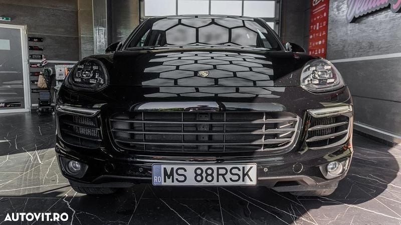 Negru Utilizat 2017 Porsche Cayenne SUV | 26.500 EUR (Super Preț) - Imagine 1/4
