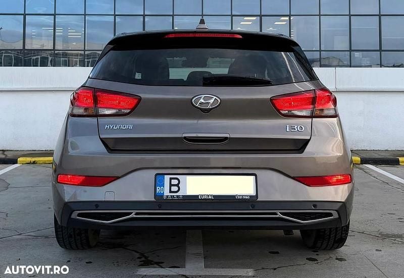 Second-hand Hyundai i30 110 CP (80 kW) 2022 Culoaremaro Hatchback