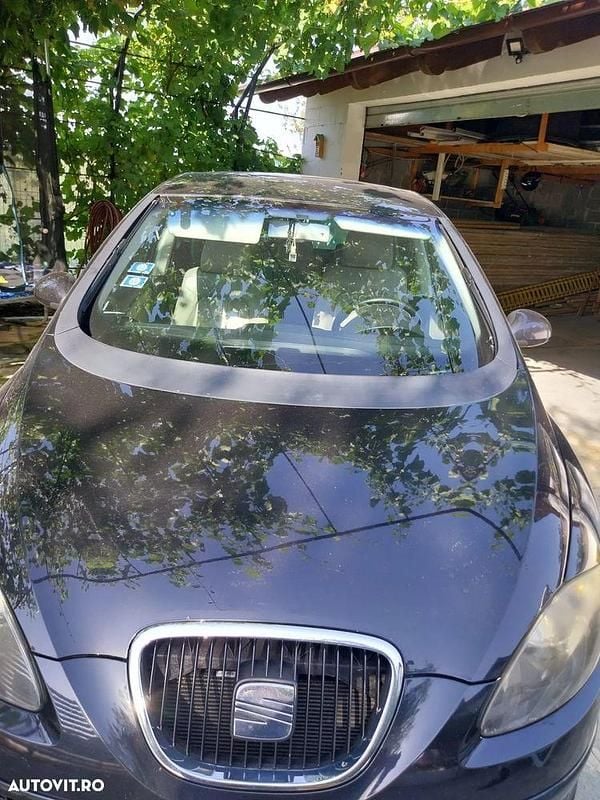 Culoarenegru Utilizat 2007 Seat Altea Monovolum | 2.100 EUR (Super Preț) - Imagine 1/4