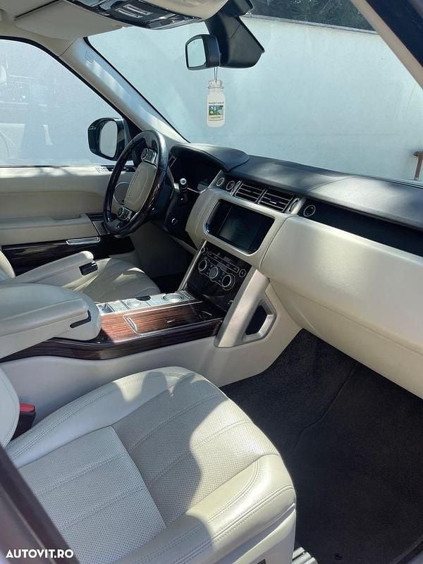 Second-hand Land Rover Range Rover 275 CP (202 kW) 2017 Culoarealb SUV