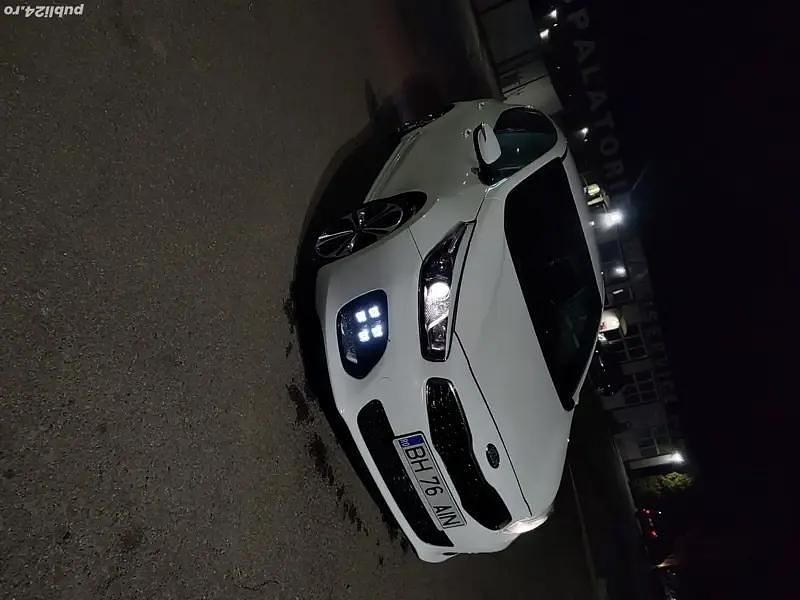 Alb Utilizat 2016 Kia Ceed GT Hatchback | 10.000 EUR - Imagine 1/4