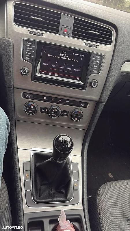 Second-hand VW Golf VII Comfortline 122 CP (89 kW) 2015 Culoarenegru Hatchback