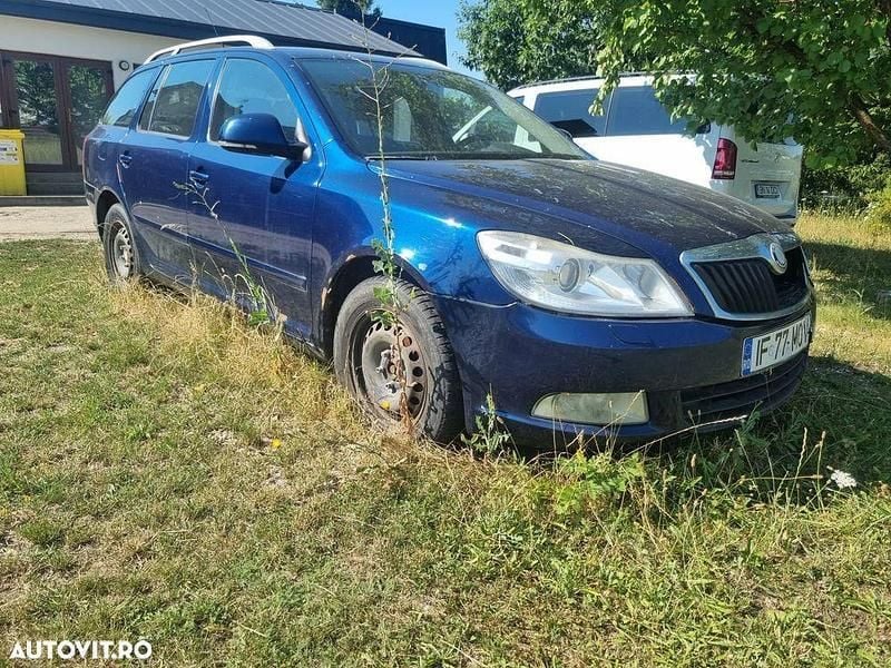 Albastru Utilizat 2010 Skoda Octavia Ambiente Break | 2.990 EUR (Super Preț) - Imagine 1/4
