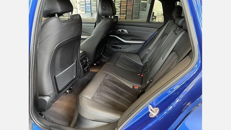 Second-hand BMW 320 Shadowline 190 CP (139 kW) 2023 Portimao blue metallic metalizat