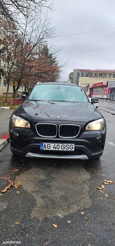 Culoarenegru Utilizat 2013 BMW X1 SUV | 8.400 EUR (Super Preț) - Imagine 1/4