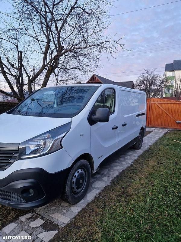 Second-hand Renault Trafic 115 CP (84 kW) 2015 Culoarealb Monovolum