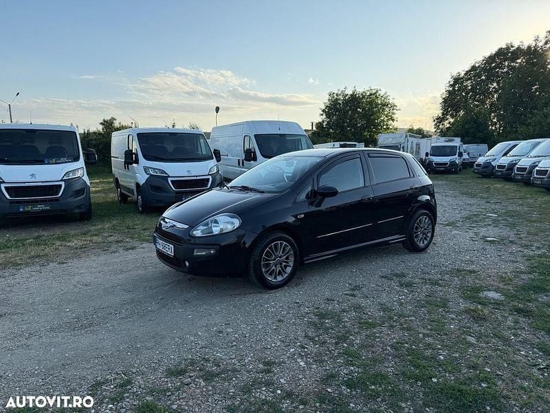 Culoaremaro Utilizat 2011 Fiat Punto Hatchback | 2.290 EUR - Imagine 1/4