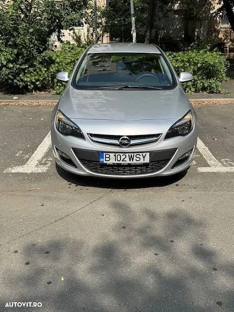 Gri Utilizat 2013 Opel Astra Cosmo Hatchback | 5.300 EUR (Preț OK) - Imagine 1/4