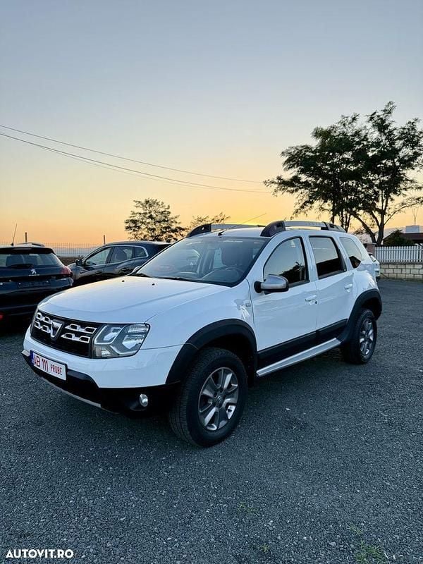 Culoarealb Utilizat 2015 Dacia Duster SUV | 8.900 EUR (Preț OK) - Imagine 1/4