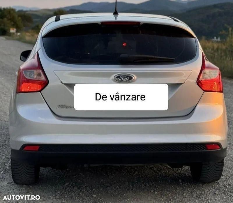 Argint Utilizat 2011 Ford Focus Ambiente Coupe | 2.499 EUR (Preț OK) - Imagine 1/2