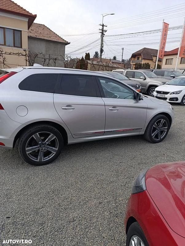 Second-hand Volvo XC60 Summum 190 CP (139 kW) 2017 Culoareargint SUV