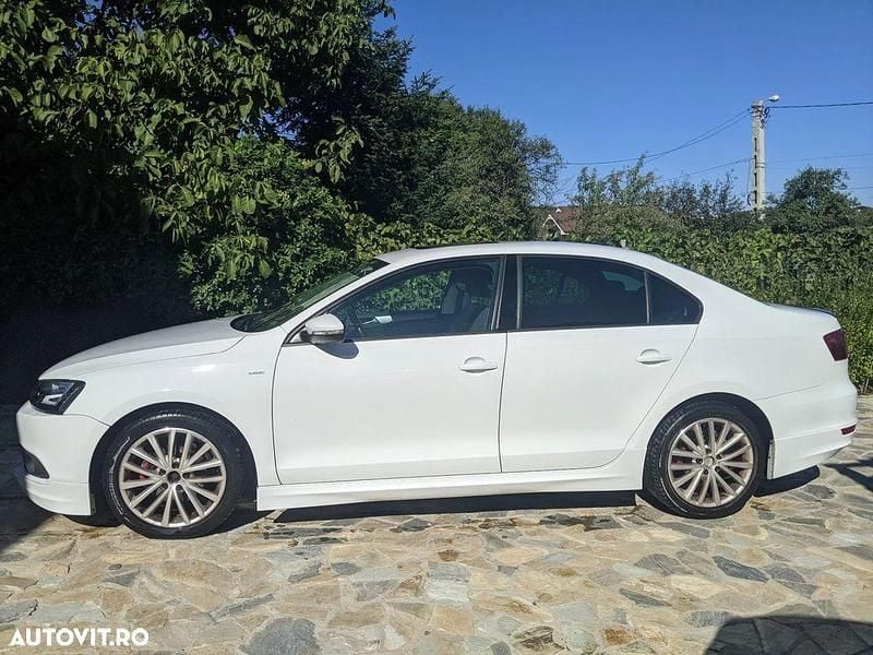 Culoarealb Utilizat 2014 VW Jetta Life Berlinǎ | 6.999 EUR (Preț OK) - Imagine 1/4