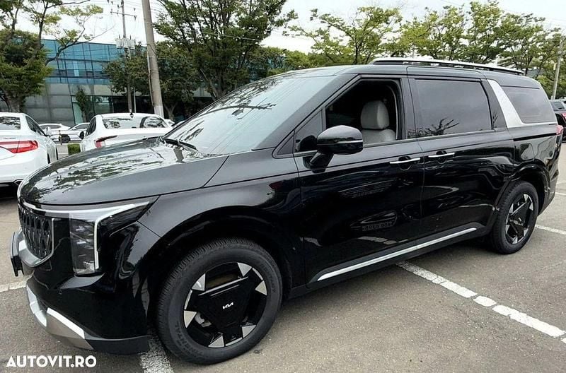 Second-hand Kia Carnival 204 CP (150 kW) 2024 Culoarenegru Monovolum