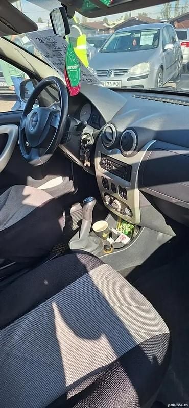 Argintiu Utilizat 2011 Dacia Sandero Hatchback | 2.450 EUR (Preț OK) - Imagine 1/4