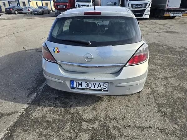 Second-hand Opel Astra 66 CP (48 kW) 2008 Auriu Hatchback