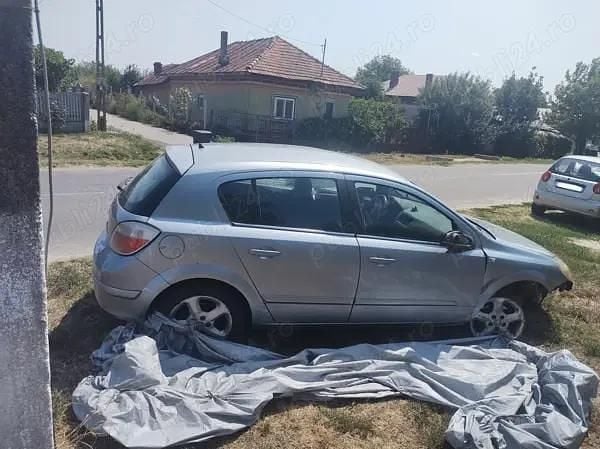 Utilizat 2004 Opel Astra Hatchback | 900 EUR (Preț bun) - Imagine 1/4