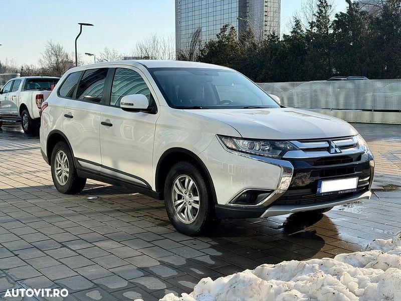 Second-hand Mitsubishi Outlander Intense 150 CP (110 kW) 2016 Culoarealb SUV